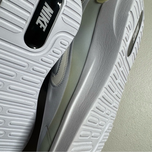 WMNS NIKE AMIXA - Picture 5 of 6